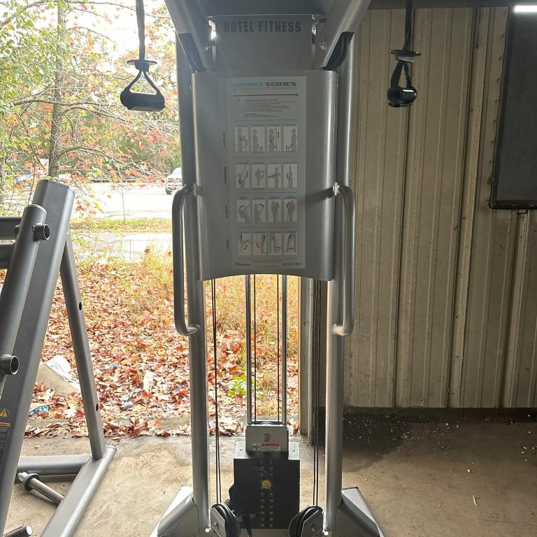 Hotel Fitness Strength Trainer